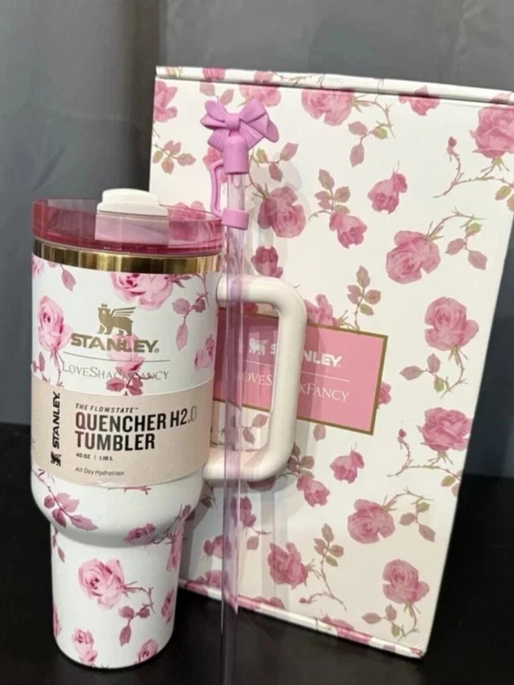 Stanley x LoveShackFancy 40oz Ribbon Rosa Flowstate H2.0 Tumbler White & Pink - Picture 4 of 4